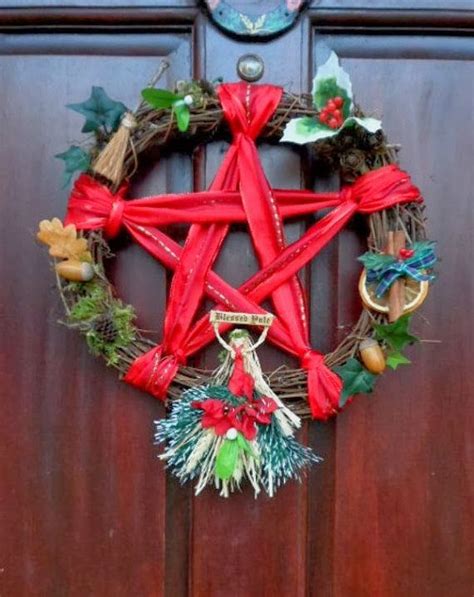 How to Make a Pagan Yule Wreath: Traditional and Modern Methods